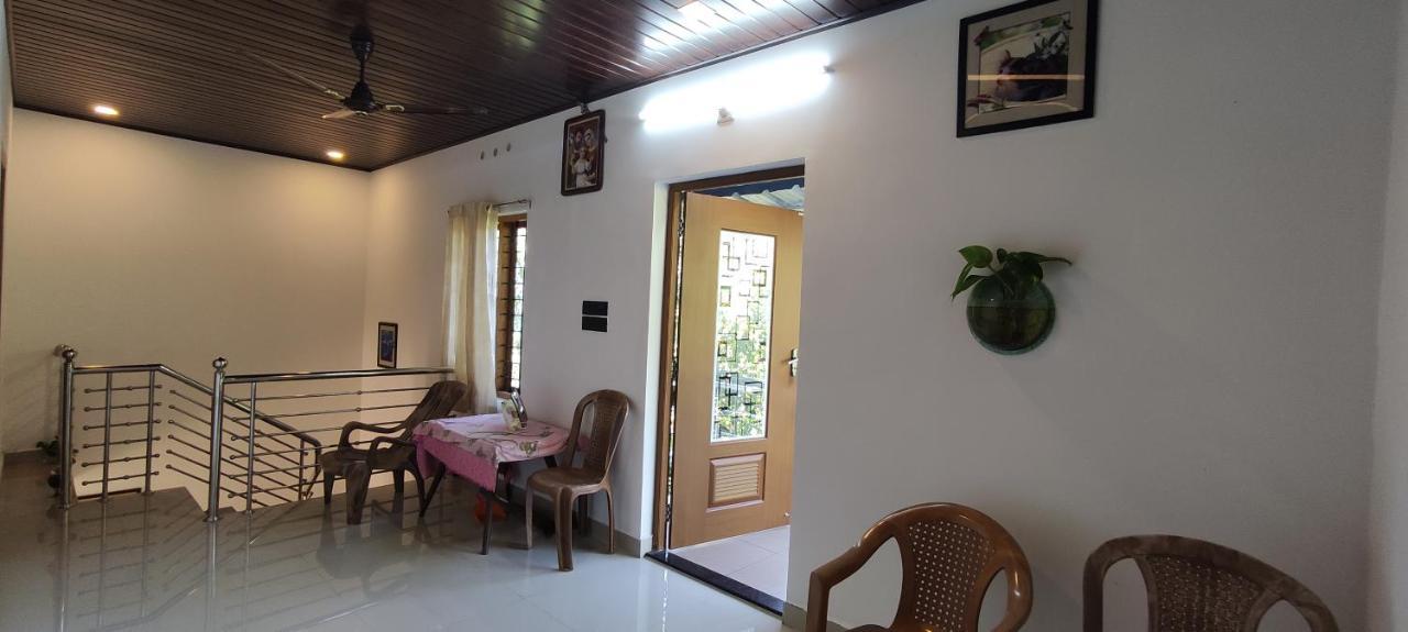 Soly'S Villa Homestay Муннар Экстерьер фото