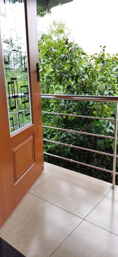 Soly'S Villa Homestay Муннар Экстерьер фото